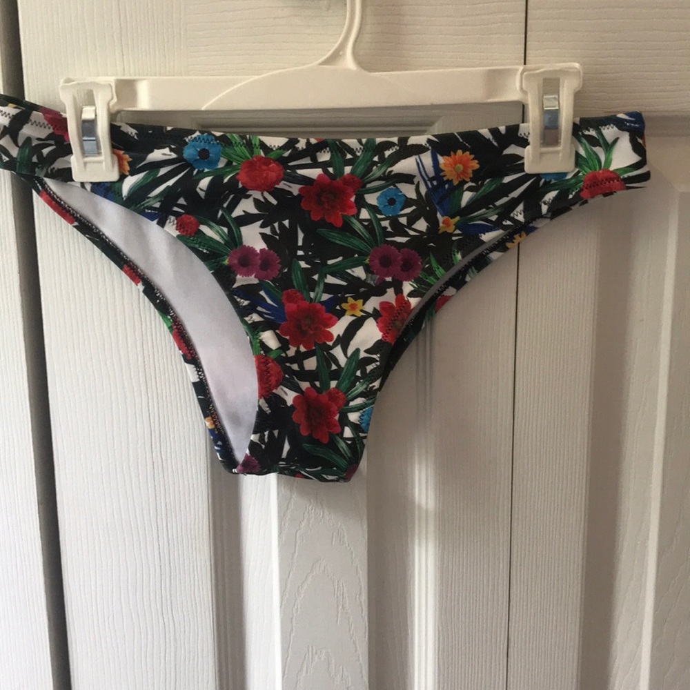 Floral bikini bottoms— *see sizing note